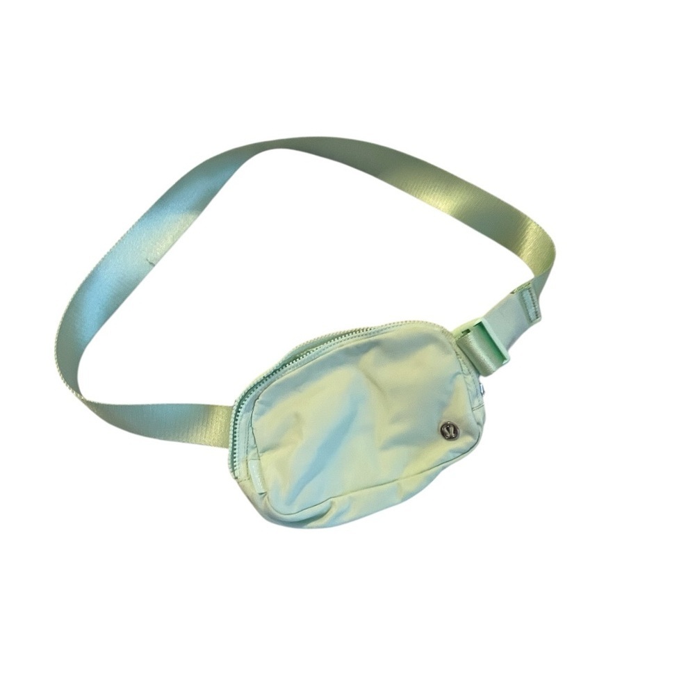 Lululemon Everywhere Belt Bag – Mint Green - Picture 5 of 8